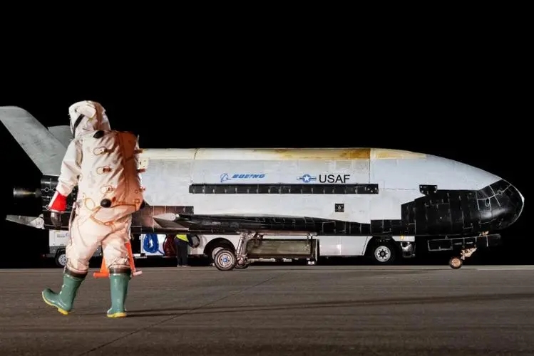 美军上将称：中美几乎同时发射，可能并非巧合。近期，中美几乎同时发射试验航天器。美