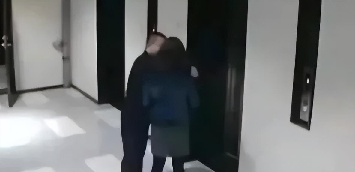 女教师婚内出轨男老师, 聊天记录不堪入目: 还想尝试边上课边做