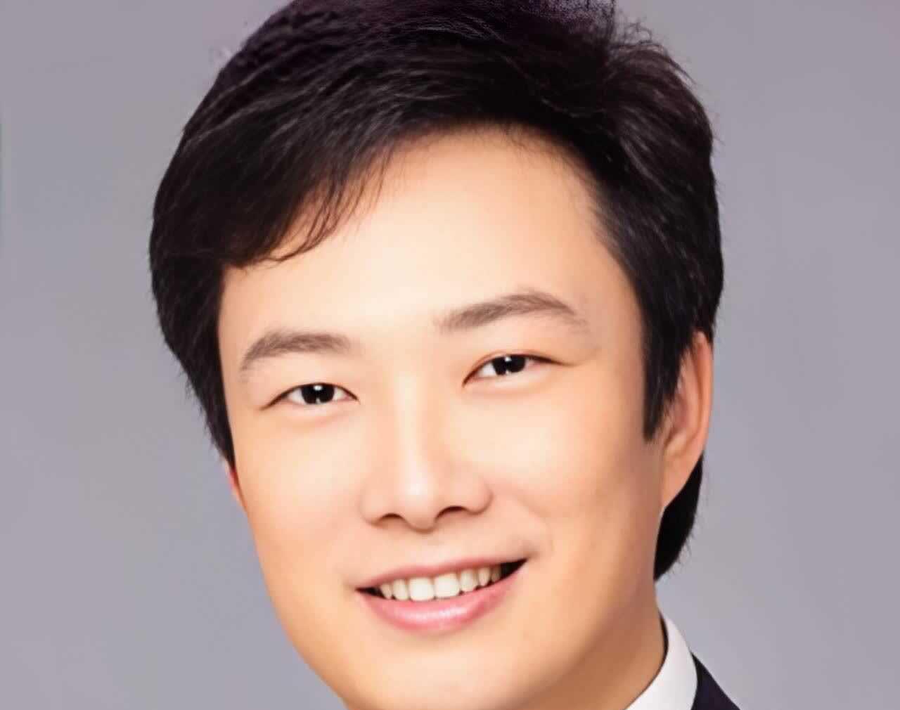 费玉清，一位一生未婚却积累了20亿财产的音乐天才，与一只老狗相伴了整整16年。当