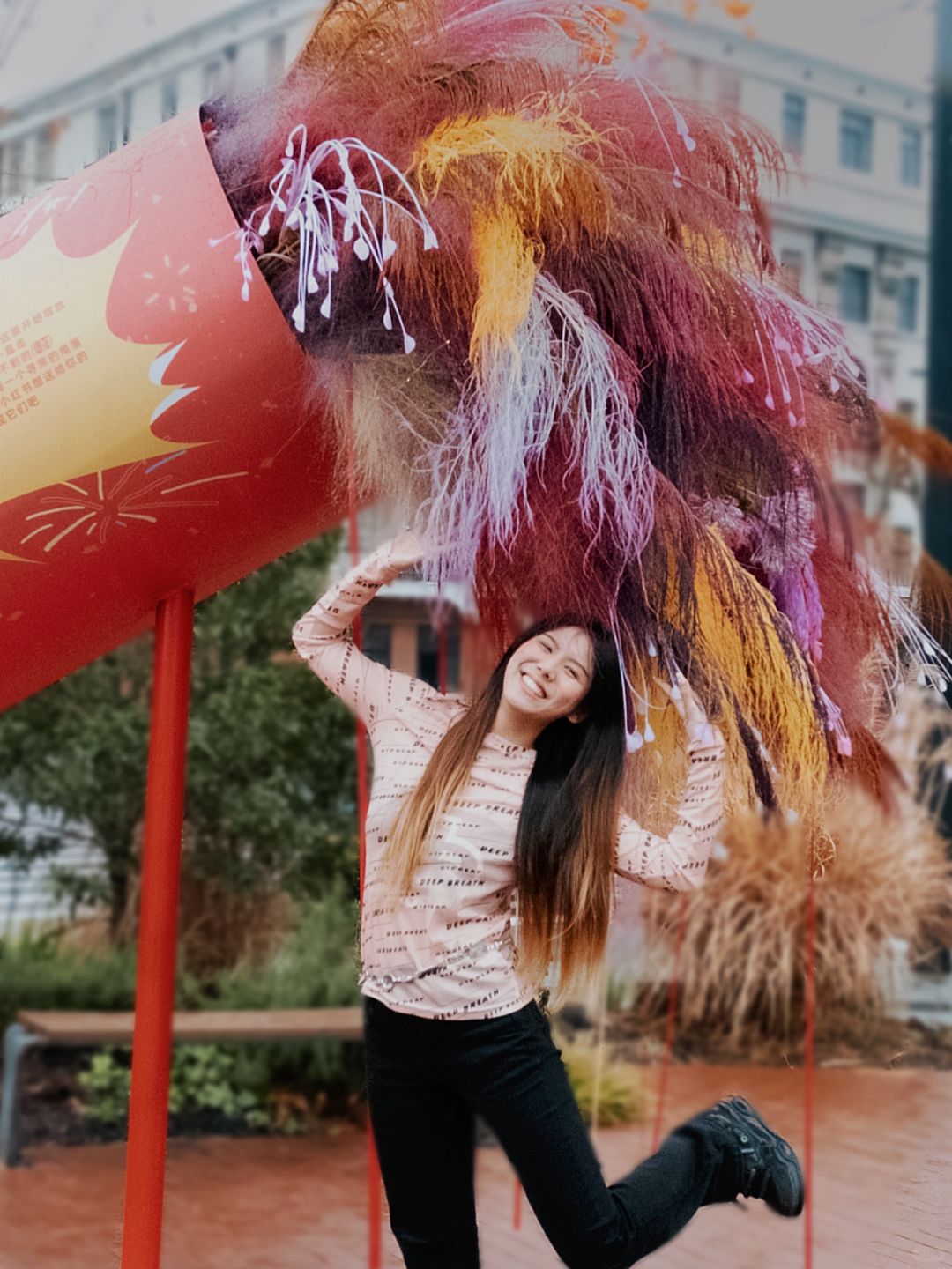 啊啊烟花太好看了🎆
今天city walk，偶遇了一条超级好看的烟花街！

拍