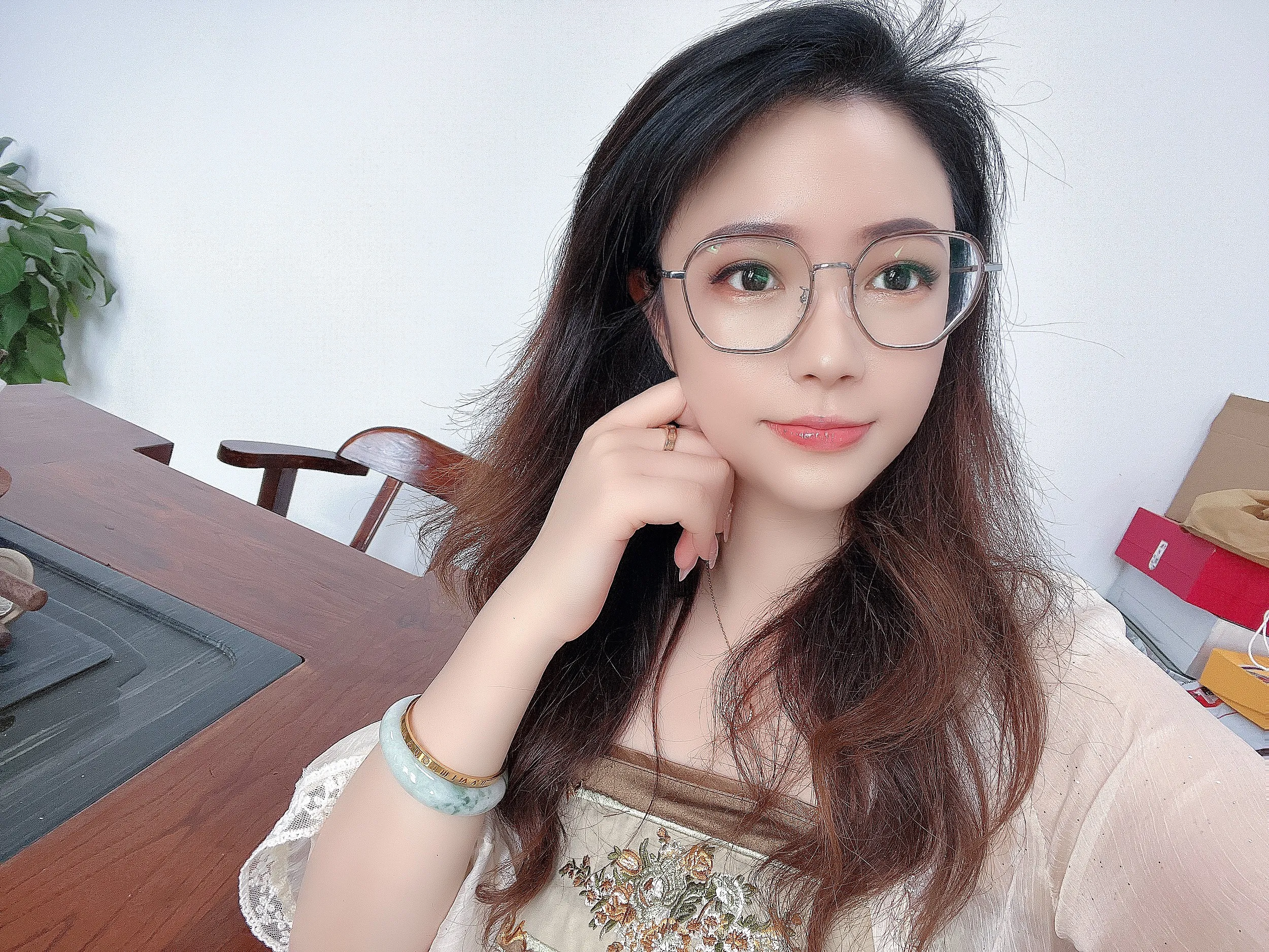 好男人身上的6个特点:
1.性急
2.心软
3.重感情
4.什么事都为你担心，但