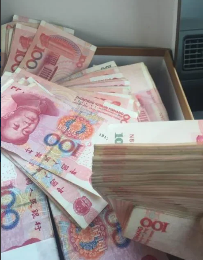 存这么多钱有何用？昨晚上我一个邻居老人双双在家过世，两人同岁亨年八十九岁。有一个
