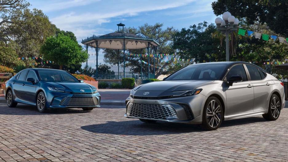 全新 第 9 代 2025 丰田凯美瑞 全球首发，外观设计更显年轻动感！