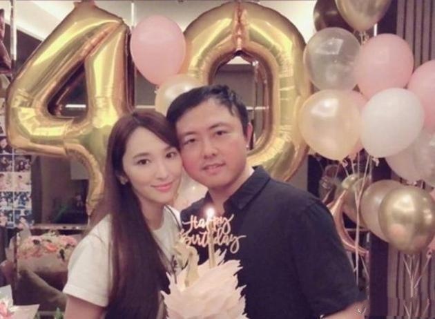 两人未婚却6年生4胎，如今未婚夫定性为恶势力，吴佩慈又惨又聪明
吴佩慈曾与纪晓波