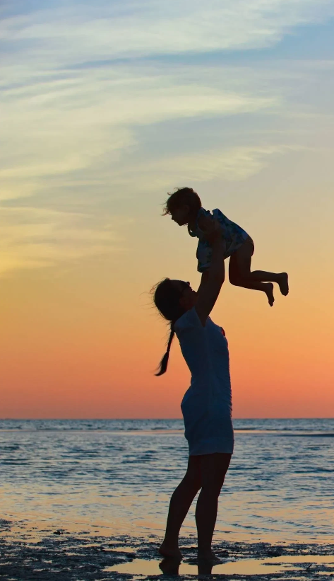 上海，一女子每月退休金有4000多元，但要求儿子每月支付3000元的抚养费。儿子