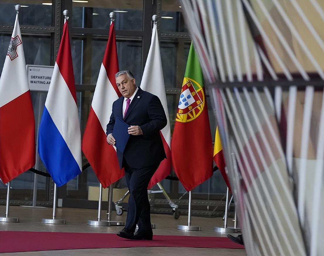 近期，欧盟26国一致同意，决定启动乌克兰加入欧盟的谈判。欧盟有27个成员国，匈牙