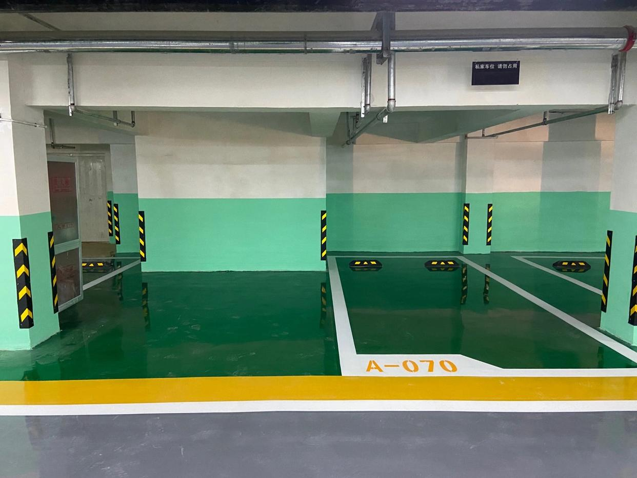 中了大奖了！我以15万的价格购买了一个宽敞的车位，这个车位之大，简直让我感到惊喜