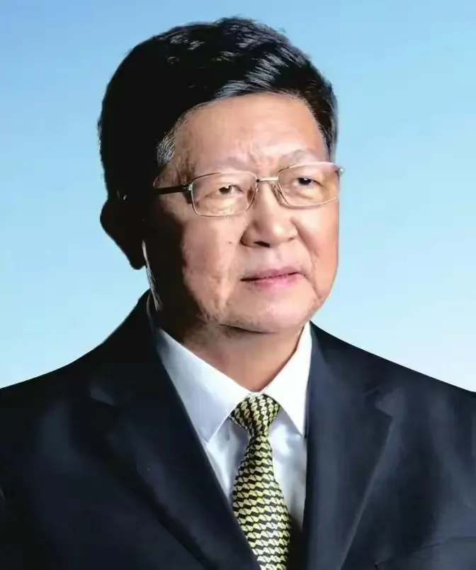 就是这样的一个产业——
明明就是对整个社会进行敲骨吸髓式的掠夺和压榨；明明是掏空