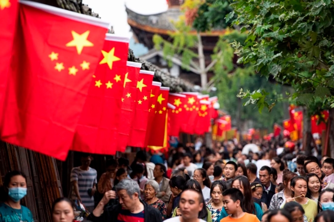 中国年轻人彻底变了，这就是外媒们不得不接受的现实！最近，市场接连曝出两个大消息，