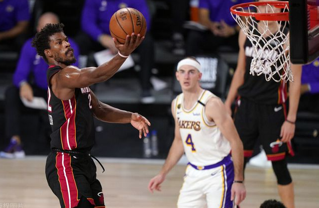 热火队97:112不敌篮网，这2人到了和NBA说再见的时候了

1、洛瑞，37岁