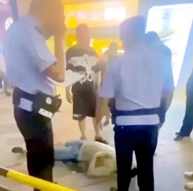 济南打人事件后续，被打男子情况不容乐观，打人者摊上大事了