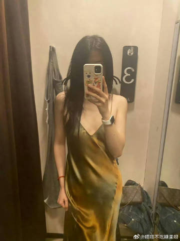 优衣库的试衣间是真的不错  ​  