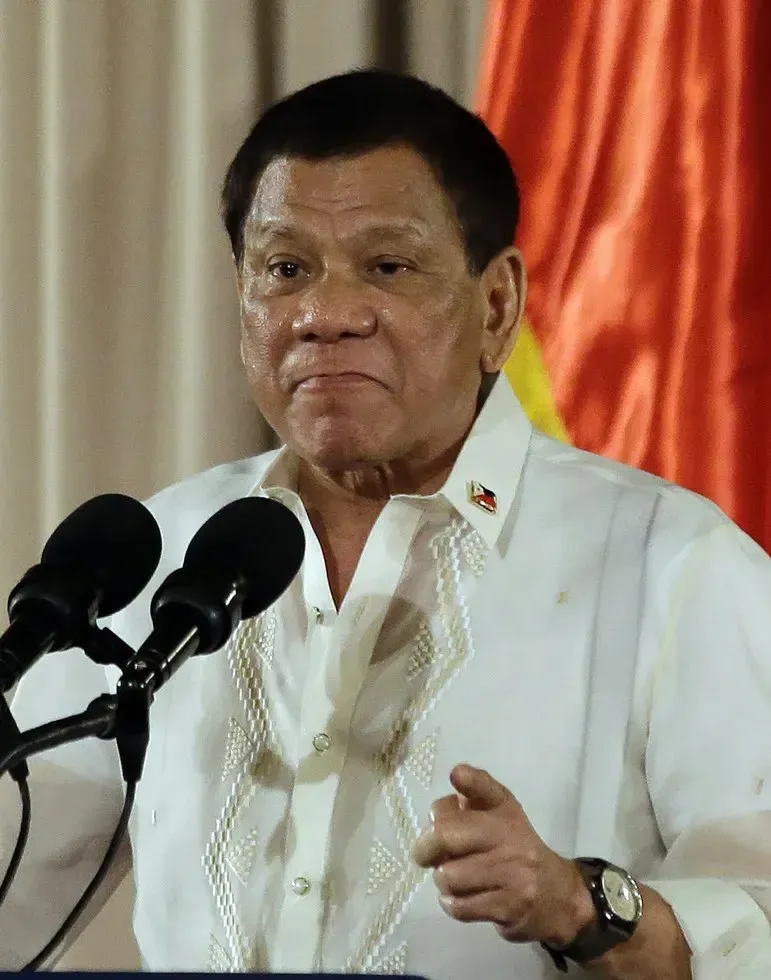 菲律宾前总统杜特尔特近日宣称，如果他的女儿、现任副总统萨拉不幸遭受弹劾，他将毫无