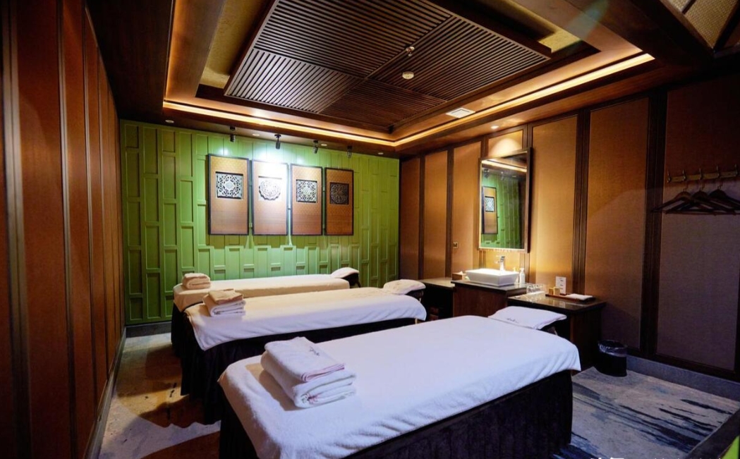 湖南永州，男子在按摩时，被民警抓到，认定为嫖娼，拘留3日。男子说他没有发生关系，