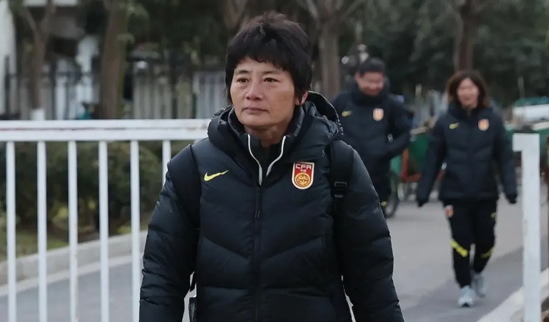 女足离奥运会越来越远，五问主教练水庆霞:

1、为何如此没有包容心，把肖裕仪、唐