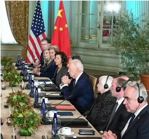罕见，夫妻同上高层会谈桌，大家看这张图，美方一排主要官员，最远处倒数第二位那位女