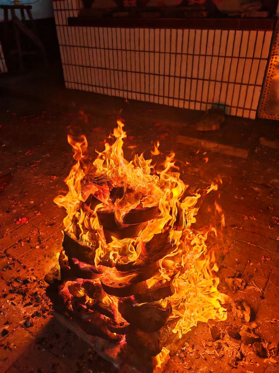 体验在山西过年
零下十几度感觉完全没绵阳零上几度冷
放鞭炮的人好多
第一次体验烧