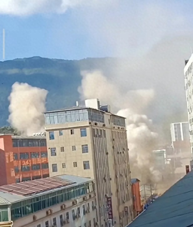 缅北战局扑朔迷离，缅军重要据点再次失守，核心人物临阵脱逃。缅北地区战火还在持续，