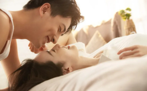 首富之子爱我如命。 可他妈嫌我是路边擦皮鞋的，配不上她儿子…