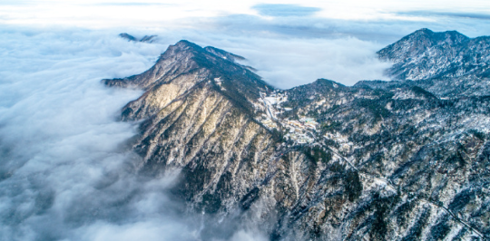 【匡庐雪霁】山黛含烟 雪景如画

庐山今冬首场大范围冰雪如期而至。

雪漫长空，