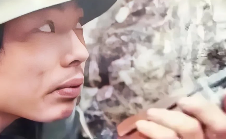 2007年5月17日，对越自卫反击战战斗英雄刘亮华办事受辱，一怒之下火烧民政局，