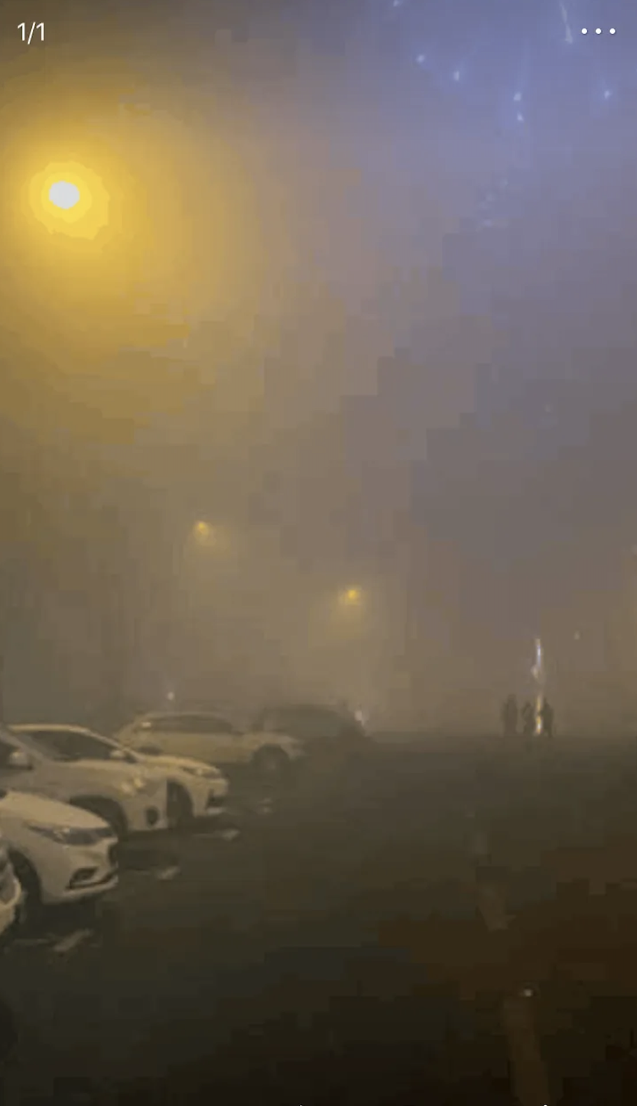 关于春节该不该放鞭炮的问题，每个城市规定不一样，我们的城市是有限制燃放时间，但是
