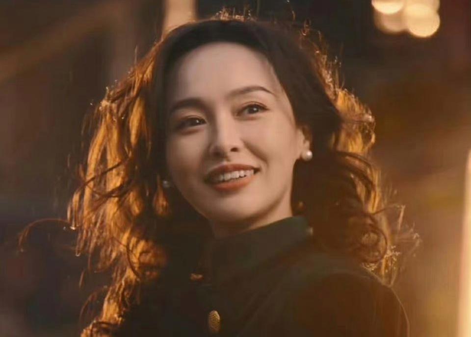 哎呀呀，唐嫣在采访中谈及《繁花》里的汪小姐，真是让人感叹不已啊！她说：“过去三年