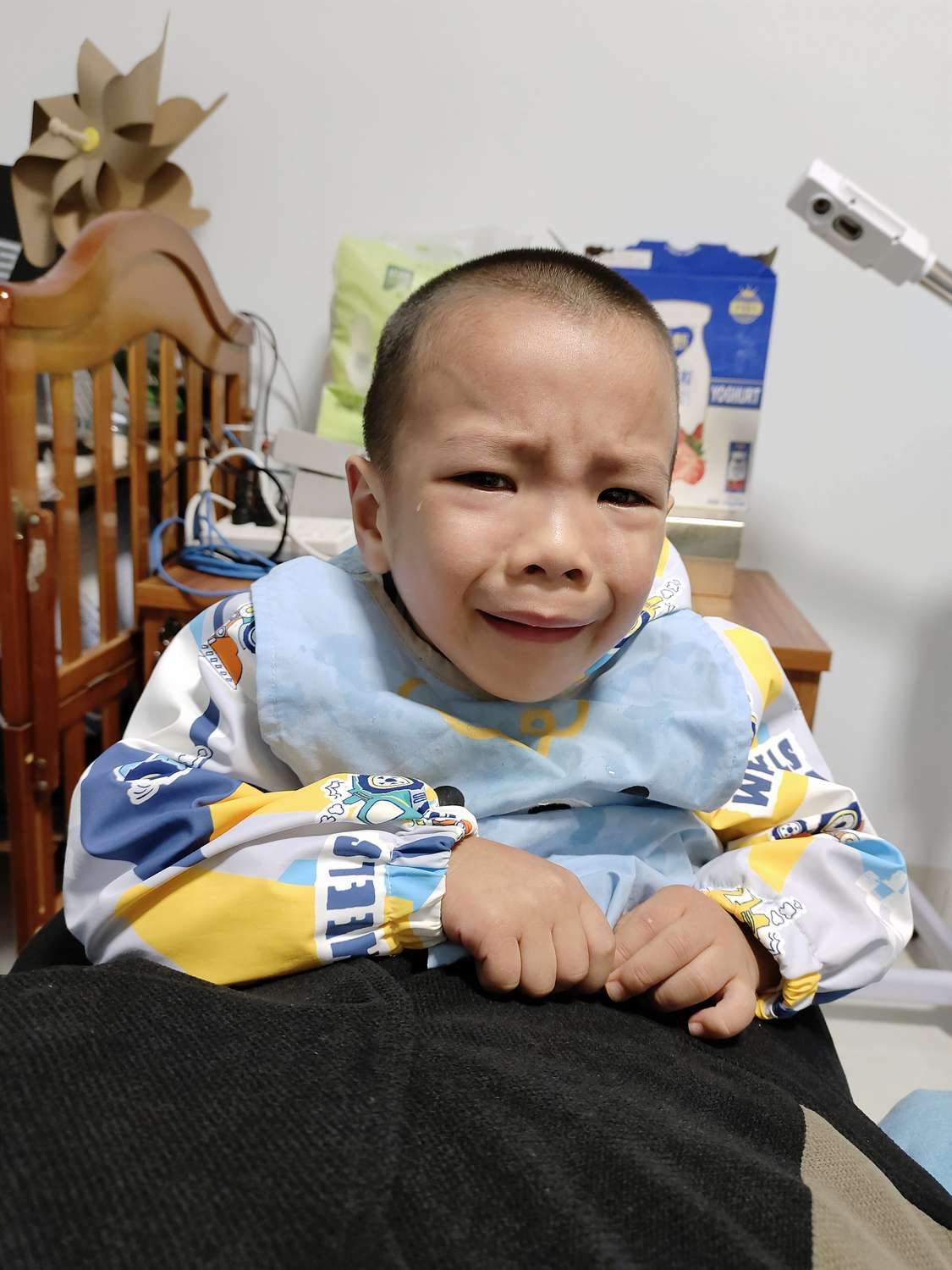 我觉得，我这个儿要不得了，才三岁多不服管教，教不听，打也打不听，打人，不管是家里