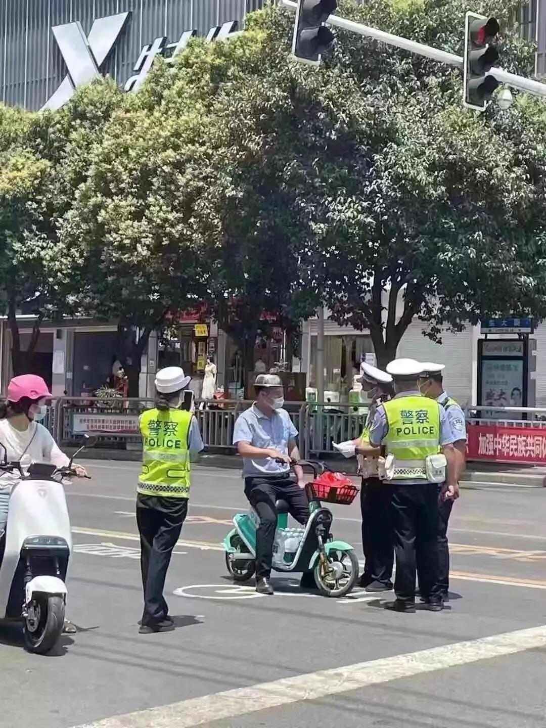 你就说戴没戴吧