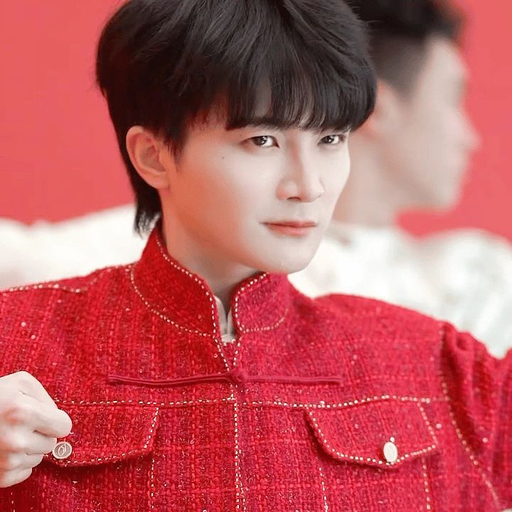 周深春晚真棒啊啊啊啊啊
哈哈哈哈哈哈什么水平春晚黄金时段一个独舞一个独唱啊！
​
