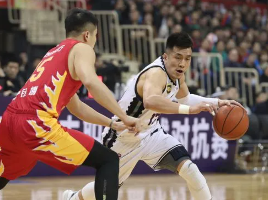 北京男篮95-91广州男篮，不得不承认的三大可笑事实
1，每次看北京主场的比赛，