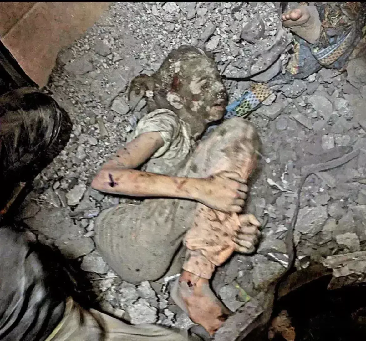 文明世界的耻辱！人类的耻辱！
残垣断壁哀声泪，废墟中生离死别。
以色列的杰作：从