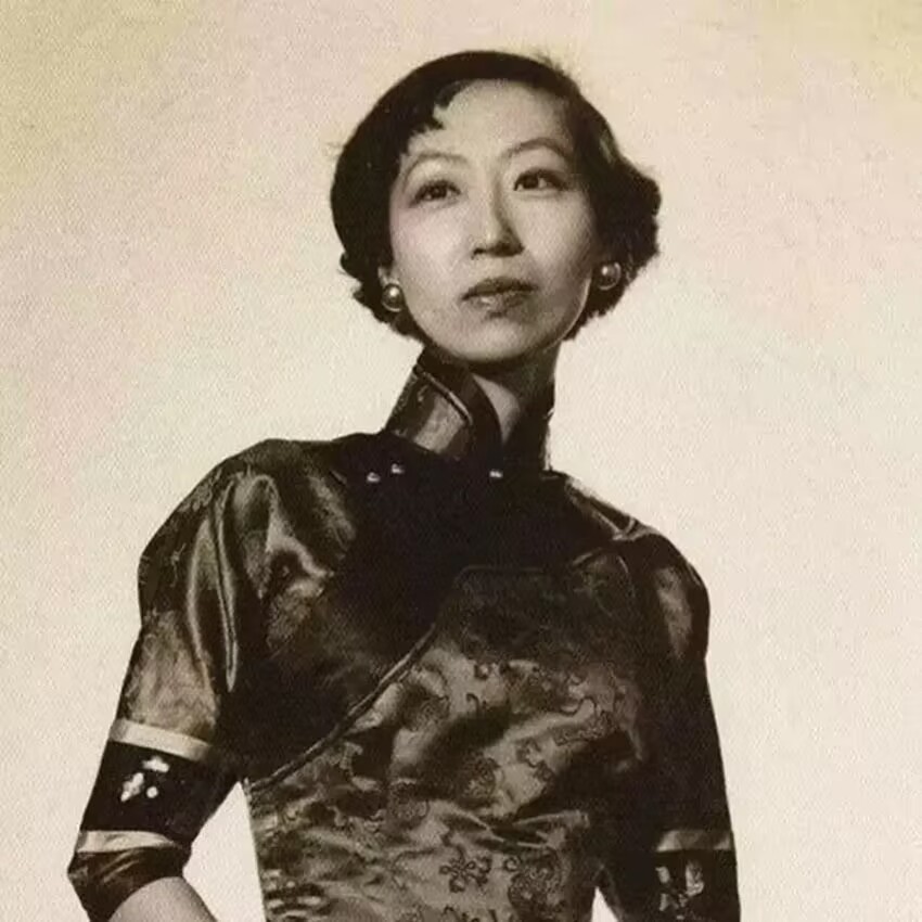 张爱玲曾经说：
“如果孩子的出生，
是为了继承忙碌，恐慌和贫困。
那么，不生也是