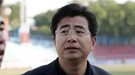 中国国家足球队取消了出征亚洲区小组赛的一切特权，包括包机、奢华酒店、庞大的后勤团