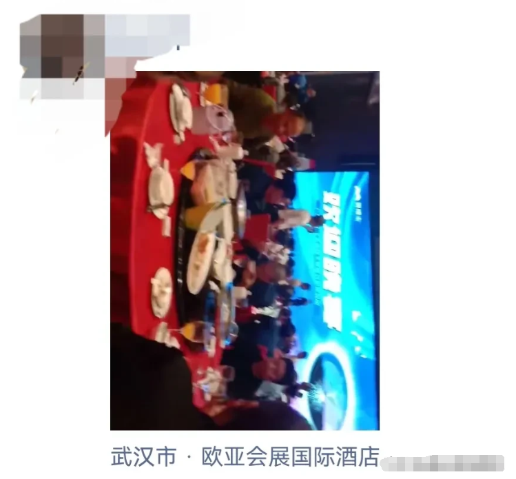 朋友圈，发现我的亲哥，他又来武汉了，他每次来武汉都不会通知我，可能是因为我太穷了