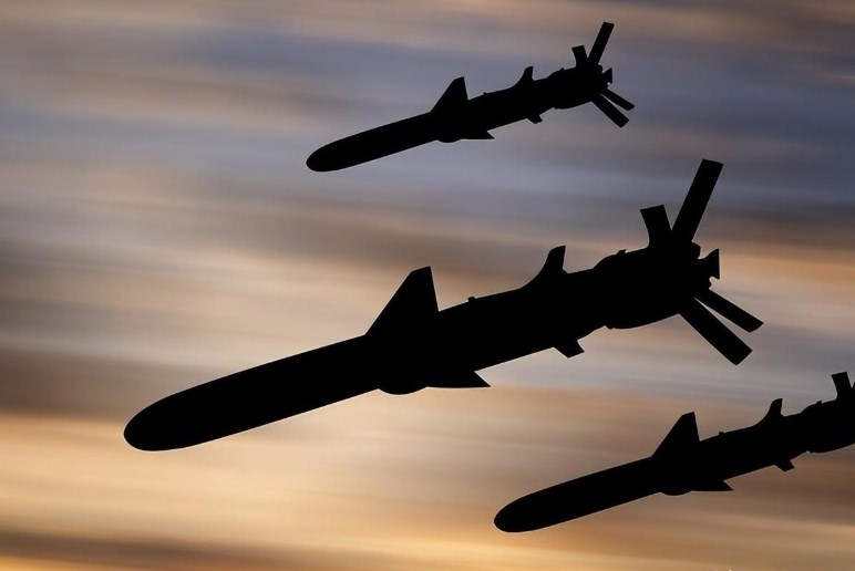 俄罗斯轰炸基辅2个小时，乌方宣布拦截战果：竟然是弹无虚发。2月15日，乌克兰方面