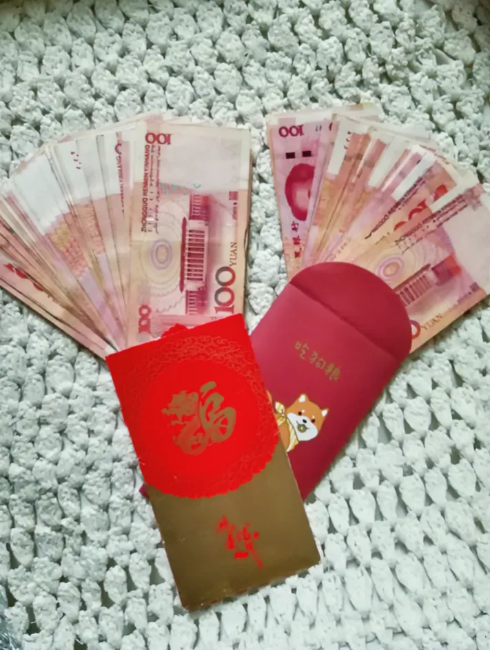 往年妹妹来我家拜年，我都是给孩子包500元的红包，她有三个孩子，我每年都要给红包