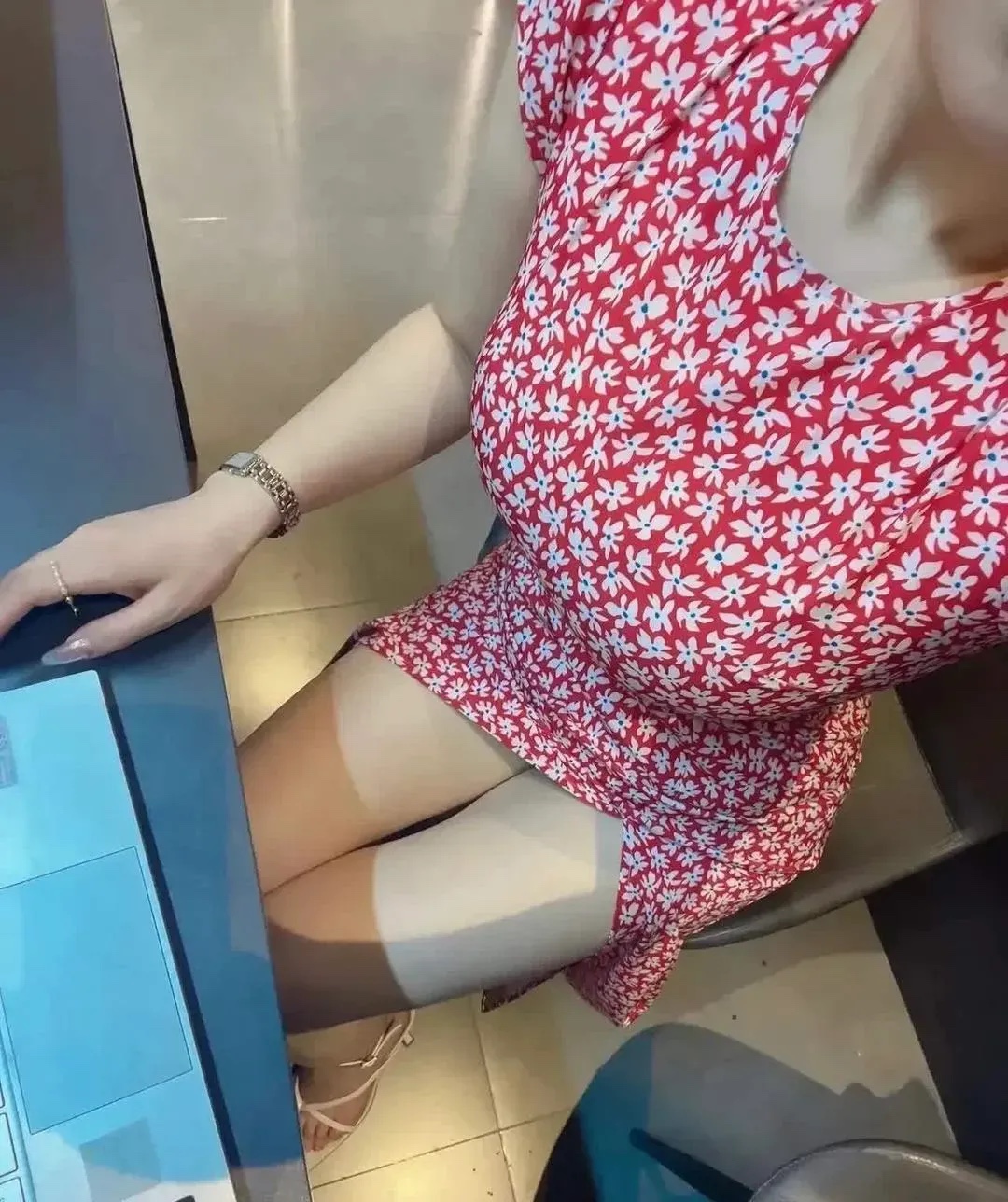 下班后，又是钓鱼的一天。 花裙子很好看。。。
