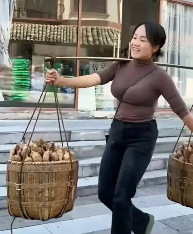 
这是在骗谁呀？骗小孩子？骗城里人？反正真正的农村人你肯定是骗不了！摆明了是摆拍