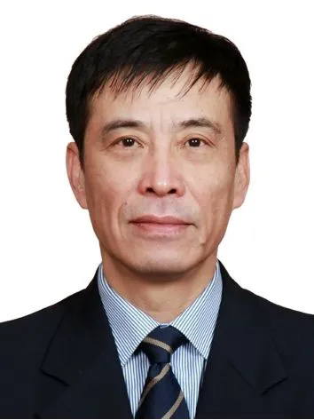 网友怒吼：＂谁提拔陈戌源烂仔当中国足协主席，出来走两步＂。这个问题问得好，陈戌源
