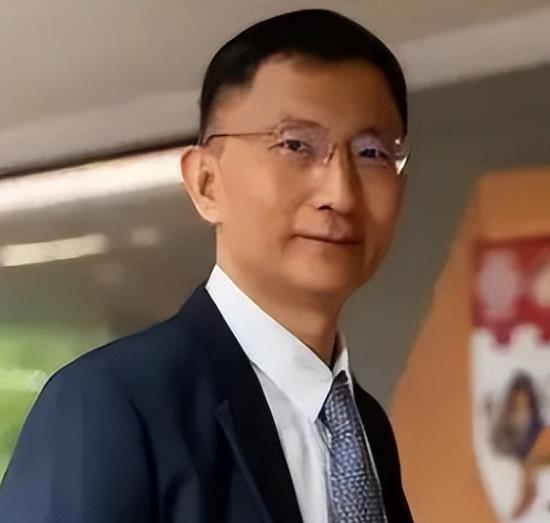 “我自愿放弃中国国籍，加入美国国籍！”1988年，祖国邀请哈佛博士高华健回国发展