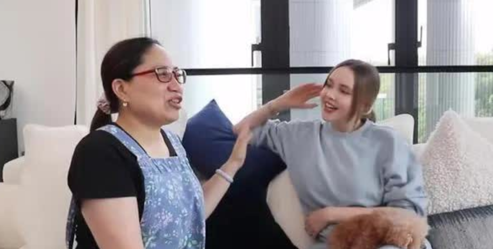 有个西方的白人女嫁给了中国人，她生产以后按照国内的习俗坐月子请了月嫂，吃月子餐，