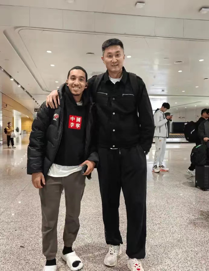 广东队沃特斯应该是适应了CBA的节奏和防守强度。
经过了浙江队的检验基本可以收货