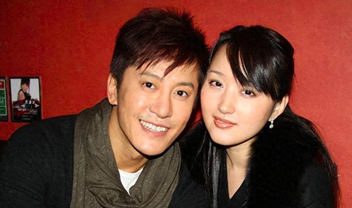 他8次上春晚，作死被捕入狱，今54岁仍无人问津，老搭档也断了联络