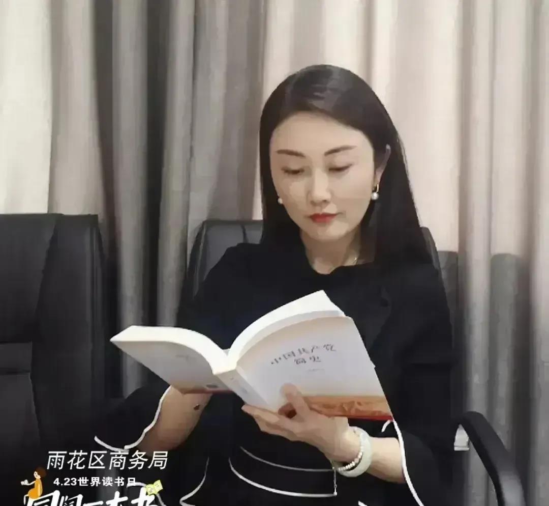 最该谴责的人出现了！湖南最美女商务副局长最全聊天记录曝光，三观跌碎！可以看出这位
