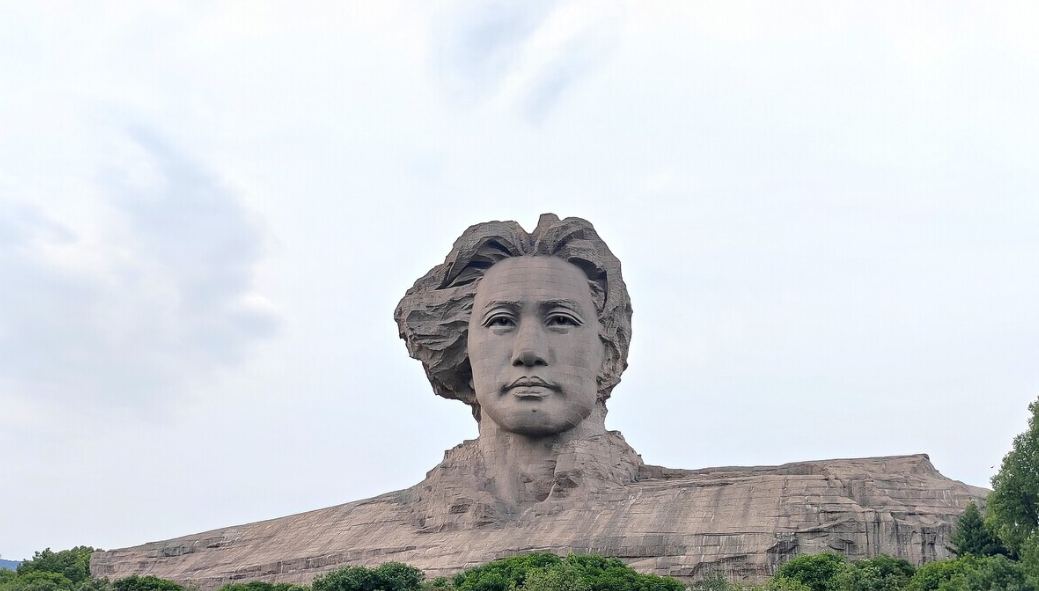 去橘子洲留给我最深印象的就是这尊毛主席雕像，这尊雕像雕刻的非常传神，看到后非常震