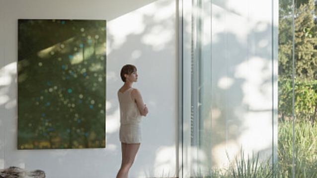 我替双胞胎姐姐嫁给姐夫，怀孕后被姐夫发现身份，姐姐却刚好大着肚子回来了……