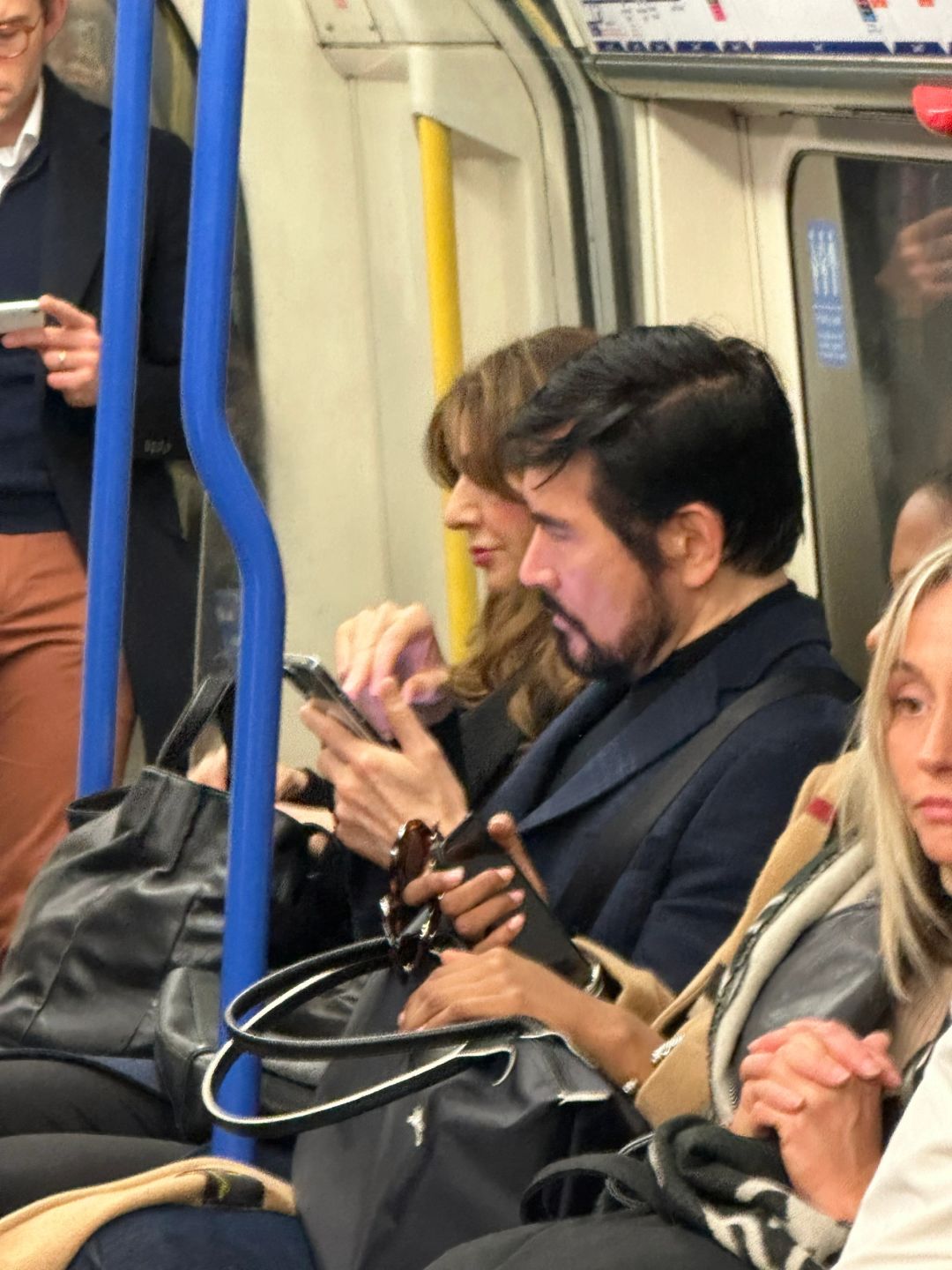 啊啊啊在伦敦地铁上偶遇了费翔！太幸运啦！
我们从Holloway road上的P