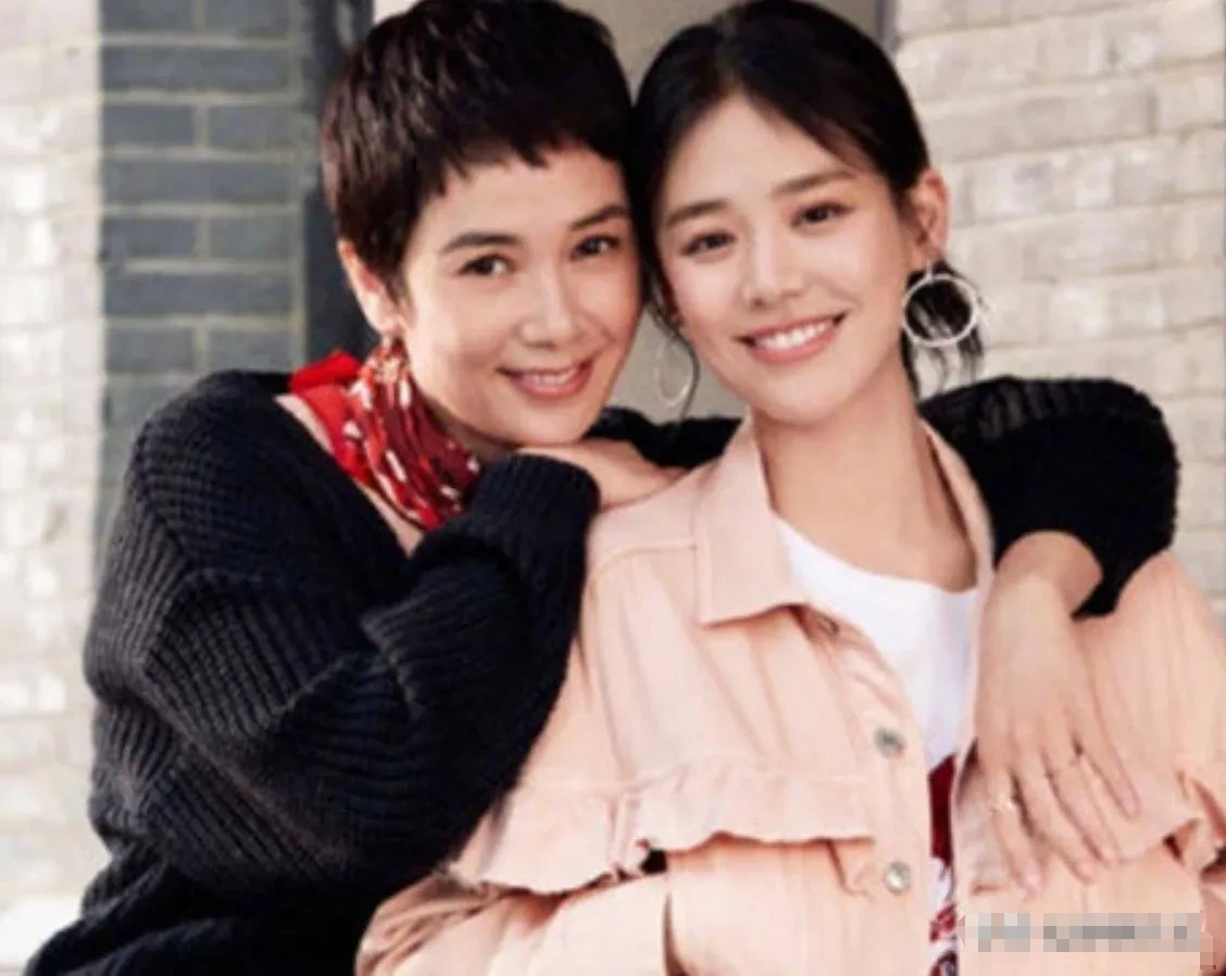 2016年，蒋雯丽成功套现13.5亿，拿出1.2亿送给马思纯，顾长卫不高兴了:“