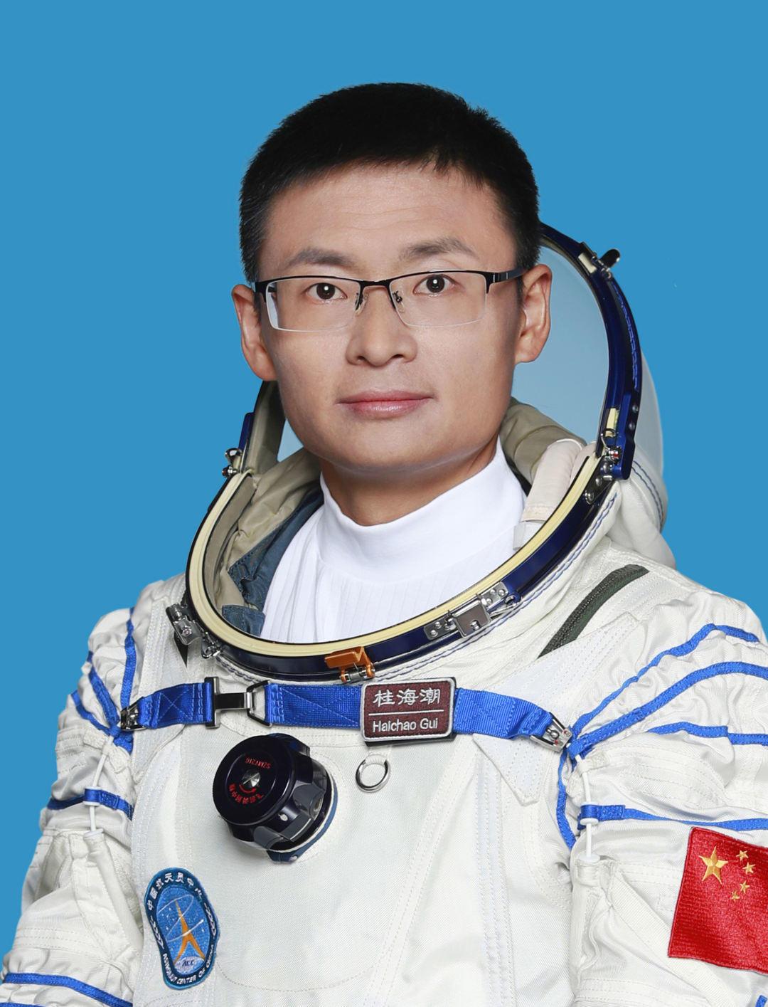 老师：同学们要好好学习，我要请假半年。
学生：老师，你要来一场说走就走的旅行吗？
